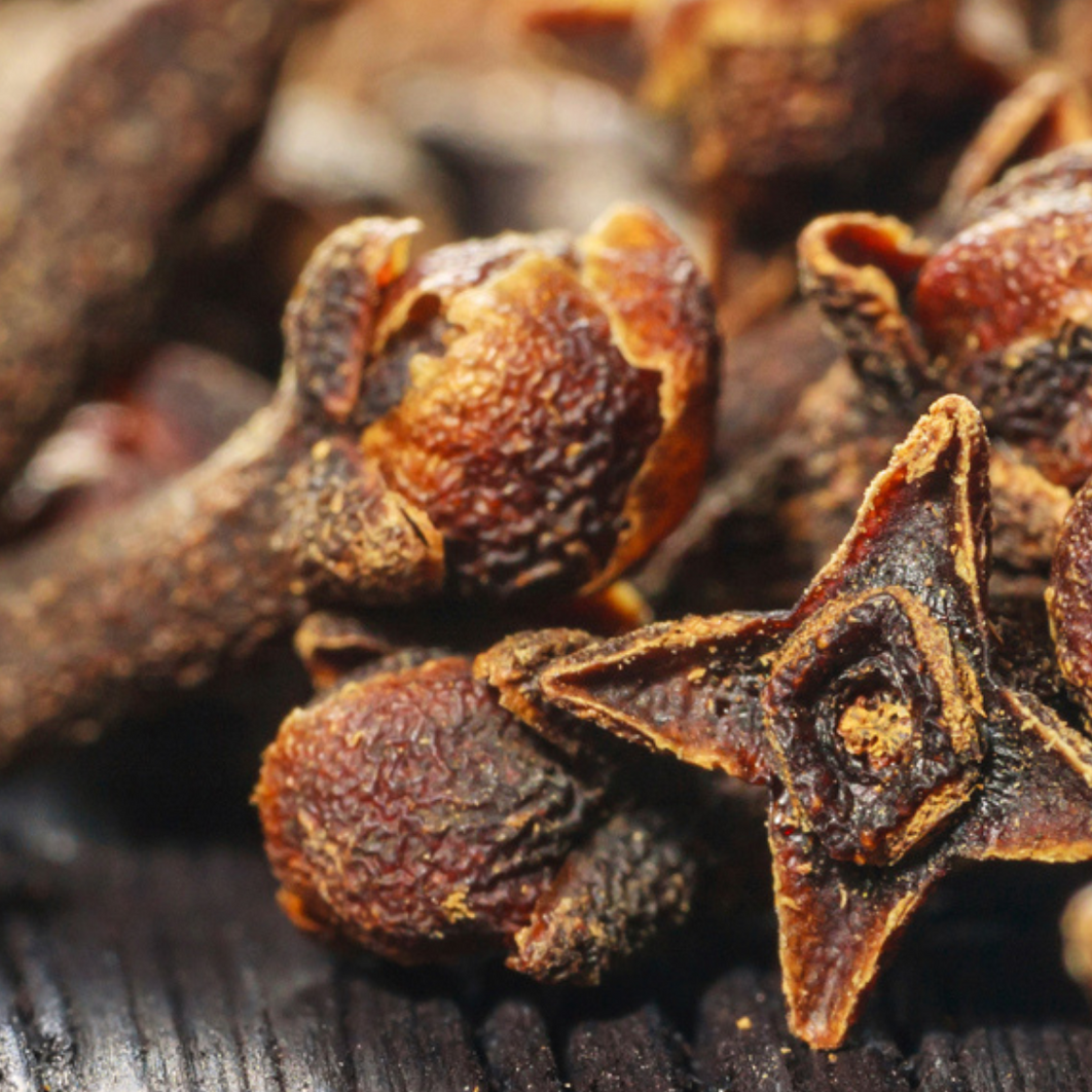 Benefits and Uses of Clove Bud Oil